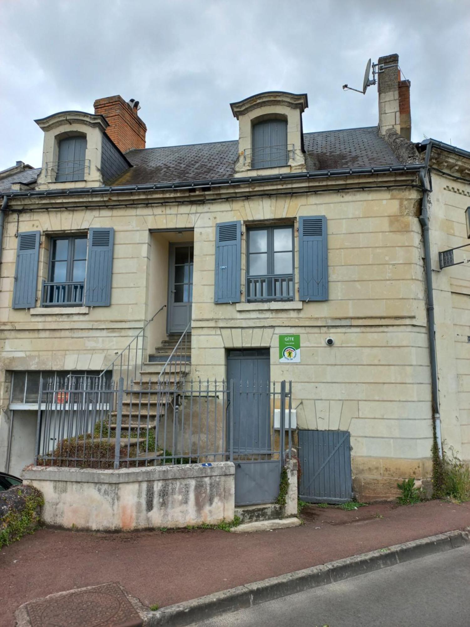 Agreable Maison De Ville Au Coeur De Chinon Exterior foto
